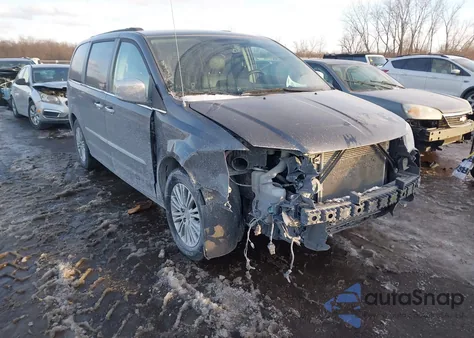 2015 Chrysler Town & Country Touring-L z USA, uszkodzony, nr VIN 2C4RC1CG6FR618581